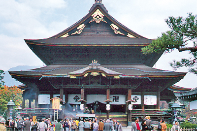 Zenkoji Temple (60min by Car)